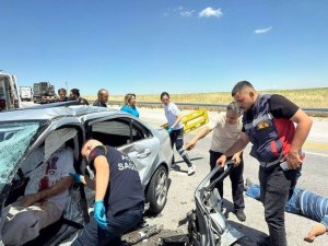 AFYONKARAHİSAR'DA KAZA: 1 ÖLÜ 6 YARALI