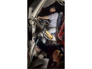 PARK HALİNDEKİ KAMYONA ARKADAN ÇARPAN ÇEKİCİNİN SÜRÜCÜSÜ YARALANDI