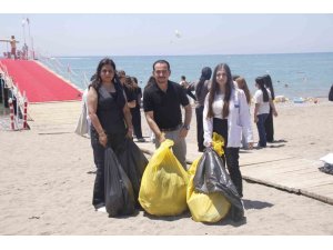 SERİK’TE SAHİL TEMİZLİĞİ GERÇEKLEŞTİRİLDİ
