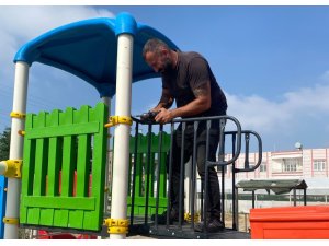 AKDENİZ’DE PARKLAR YAZ SEZONUNA HAZIRLANIYOR