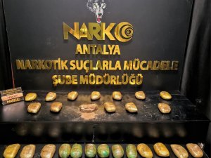 AİLE GÖRÜNTÜSÜ VEREREK UYUŞTURUCU NAKLİNE OPERASYON