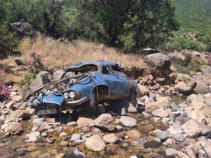 UÇURUMDAN YUVARLANARAK HURDAYA DÖNEN OTOMOBİLİN SÜRÜCÜSÜ YARALANDI