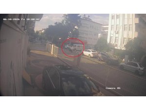 KAMYONETLE ÇARPIŞAN MOTOSİKLETİN SÜRÜCÜSÜ KAZAYI KASK SAYESİNDE KAZAYI HAFİF SIYRIKLARLA ATLATTI