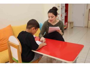 AKDENİZ BELEDİYESİNDEN ÇOCUKLARIN EĞİTİM YOLCULUĞUNA BİLİMSEL DESTEK