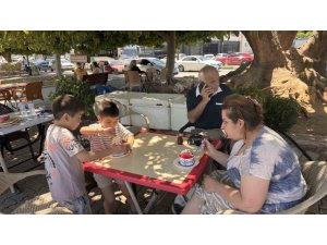 ADANA’DA HAVA SICAKLIKLARININ YÜKSELMESİYLE ’BİCİ BİCİ’ SATIŞLARI BAŞLADI