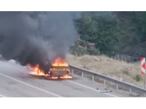 KOZAN’DA OTOMOBİL ALEV ALEV YANDI, 13 YAŞINDAKİ ÖMER’İN DUYARLILIĞI TAKDİR TOPLADI