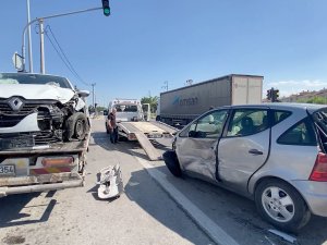 5 ARACIN KARIŞTIĞI KAZADA 5 YARALI