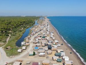 DENİZE SIFIR 5 YILDIZLI ÇARDAKLARIN YERİNİ HALK PLAJLARI ALIYOR