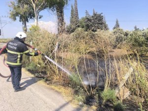 REYHANLI’DA ZEYTİNLİK ALANDAN ALEVLER YÜKSELDİ