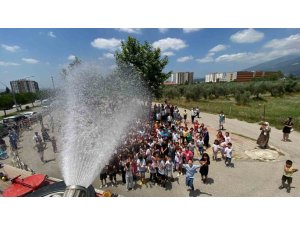 KARNE ŞENLİĞİNDE İTFAİYEDEN SERİNLETEN SÜRPRİZ