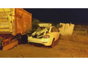 KAMYONLA ÇARPIŞAN OTOMOBİLİN SÜRÜCÜSÜ YARALANDI