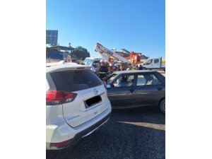 ALTINÖZÜ’NDE TRAFİK KAZASI:2 YARALI