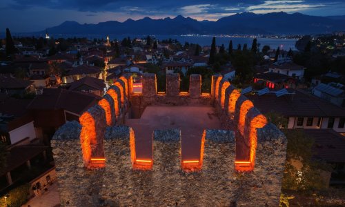 ANTALYA'NIN TARİHİ KAPISI AYDINLATILDI