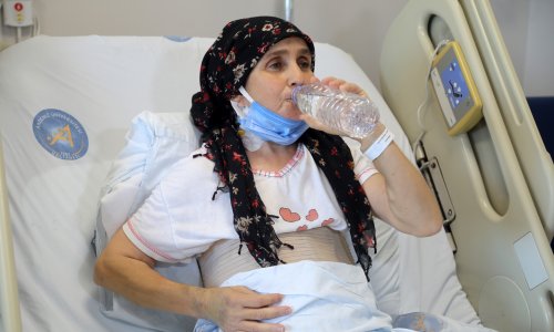 HEM BÖBREĞİNE HEM ÖZGÜRLÜĞÜNE KAVUŞTU
