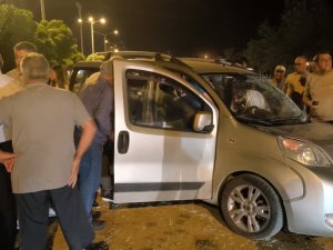 YOLCU OTOBÜSÜYLE ÇARPIŞAN ARAÇTA 3 KİŞİ YARALANDI