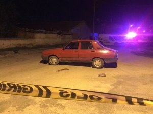 DÜĞÜN SALONU ÖNÜNDE SİLAHLI KAVGA: 1 ÖLÜ, 4 YARALI