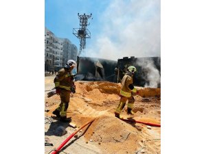 DEFNE’DE KORKUTAN KONTEYNER YANGINI