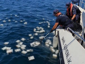 GAZİPAŞA AÇIKLARINDA KAÇAK SİGARA ÜRÜNLERİ ELE GEÇİRİLDİ