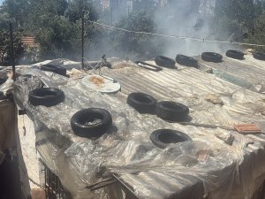 GECEKONDUDAKİ YANGINI İTFAİYE SÖNDÜRDÜ