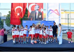 MERSİN’DE MİNİK FUTBOLCULARIN ŞENLİK HEYECANI SONA ERDİ
