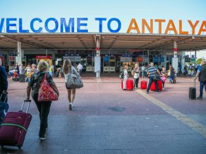HAVA YOLUYLA 6 AYDA 5 MİLYON 374 BİN 375 TURİST GELDİ
