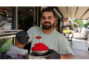 SICAK VE NEMİN BASTIRDIĞI MERSİN’DE VATANDAŞLAR BİCİ BİCİYLE SERİNLİYOR