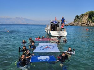 ERENKUŞ PLAJI'NDA DENİZ DİBİ TEMİZLİĞİ
