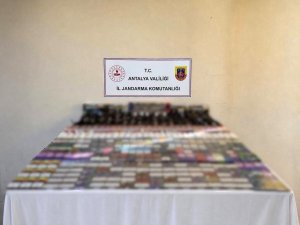 KEMER’DE KAÇAK SİGARA OPERASYONU: BİN PAKET KAÇAK SİGARA ELE GEÇİRİLDİ
