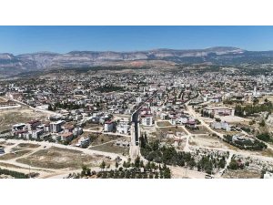 MUT’TA YAĞIŞIN BOZDUĞU YOLLAR YENİLENDİ