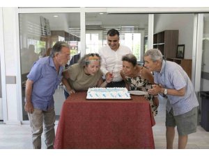 MERSİN’DE EMEKLİLER GÜNÜ COŞKUYLA KUTLANDI