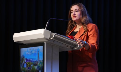 ÖZDEMİR: "KALEİÇİ, ANTALYA'NIN EN CANLI KAMUSAL ALANLARINDAN BİRİ OLMALI"