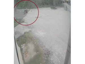 MOTOSİKLET VE BİSİKLETLİ ÇOCUĞUN ÇARPIŞTIĞI ANLAR KAMERADA