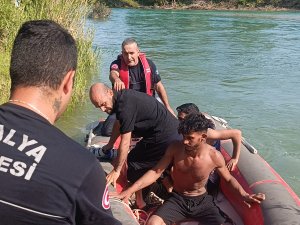 SULAR YÜKSELDİ, MAHSUR KALAN 4 KİŞİ KURTARILDI