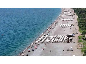 ANTALYA’DA TERMOMETRELER 38 DERECEYİ GÖSTERDİ, SAHİLLER DOLDU