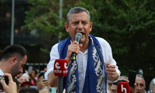 ÖZGÜR ÖZEL’DEN YENİ PARTİ SİNYALİ: "SİZİ HİÇ ÜZMEDEN YENİ BİR YOL AÇACAĞIZ"