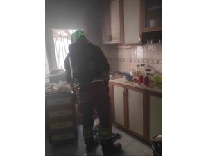 İSKENDERUN’DA OCAKTA UNUTULAN YEMEK YANGINA NEDEN OLDU
