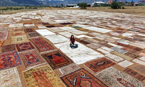 ESKİ HALILAR ANTALYA'NIN GÜNEŞİNDE DEĞER KAZANIYOR