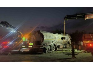ERZİN’DE YAKIT YÜKLÜ TANKER DEVRİLDİ