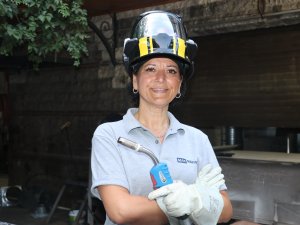 İŞİNDE MUTLU OLMAYAN YÖNETİCİ AYNI İŞ YERİNDE KAYNAKÇI OLDU