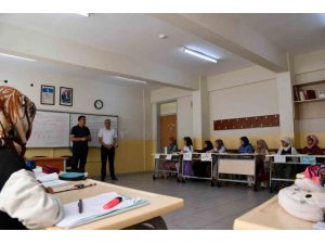 DÖRTYOL’DA YAZ KURAN KURSLARINA ÇOCUKLARDAN İLGİ