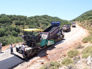 BÜYÜKŞEHİR'İN ASFALT ÇALIŞMASI SÜRÜYOR