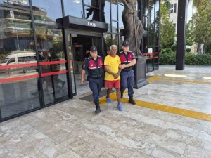 ALANYA’DA FİRARİ HÜKÜMLÜ JANDARMA DENETİMİNDE YAKALANDI