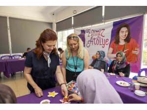 MERSİN’DE KADINLAR MUM YAPIMINI ÖĞRENİYOR