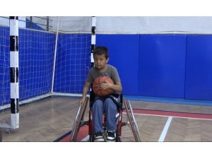 OSMANİYE’DE TECRÜBELİ BASKETBOLCULAR, GELECEĞİN YILDIZLARINA YOL GÖSTERİYOR