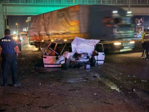 TOFAŞ, KAĞIT GİBİ EZİLDİ: 1 ÖLÜ, 3 YARALI