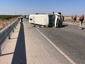 TRAFİK KAZASINDA AĞIR YARALANAN TARIM İŞÇİSİ ÖLDÜ