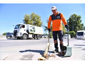 MERSİN BÜYÜKŞEHİR BELEDİYESİ TEMİZ BİR KENT İÇİN SAHADA