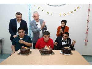 BAŞKAN BAŞDEĞİRMEN, ENGELLİ ÖĞRENCİLERİN DOĞUM GÜNÜ SEVİNCİNE ORTAK OLDU