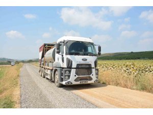 TARSUS’TA KIRSAL YOLLAR SATHİ ASFALTLA YENİLENİYOR
