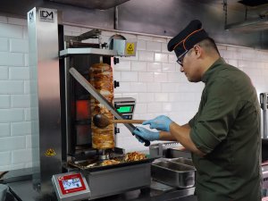 DÖNER USTALARININ ZORLU MESAİSİ